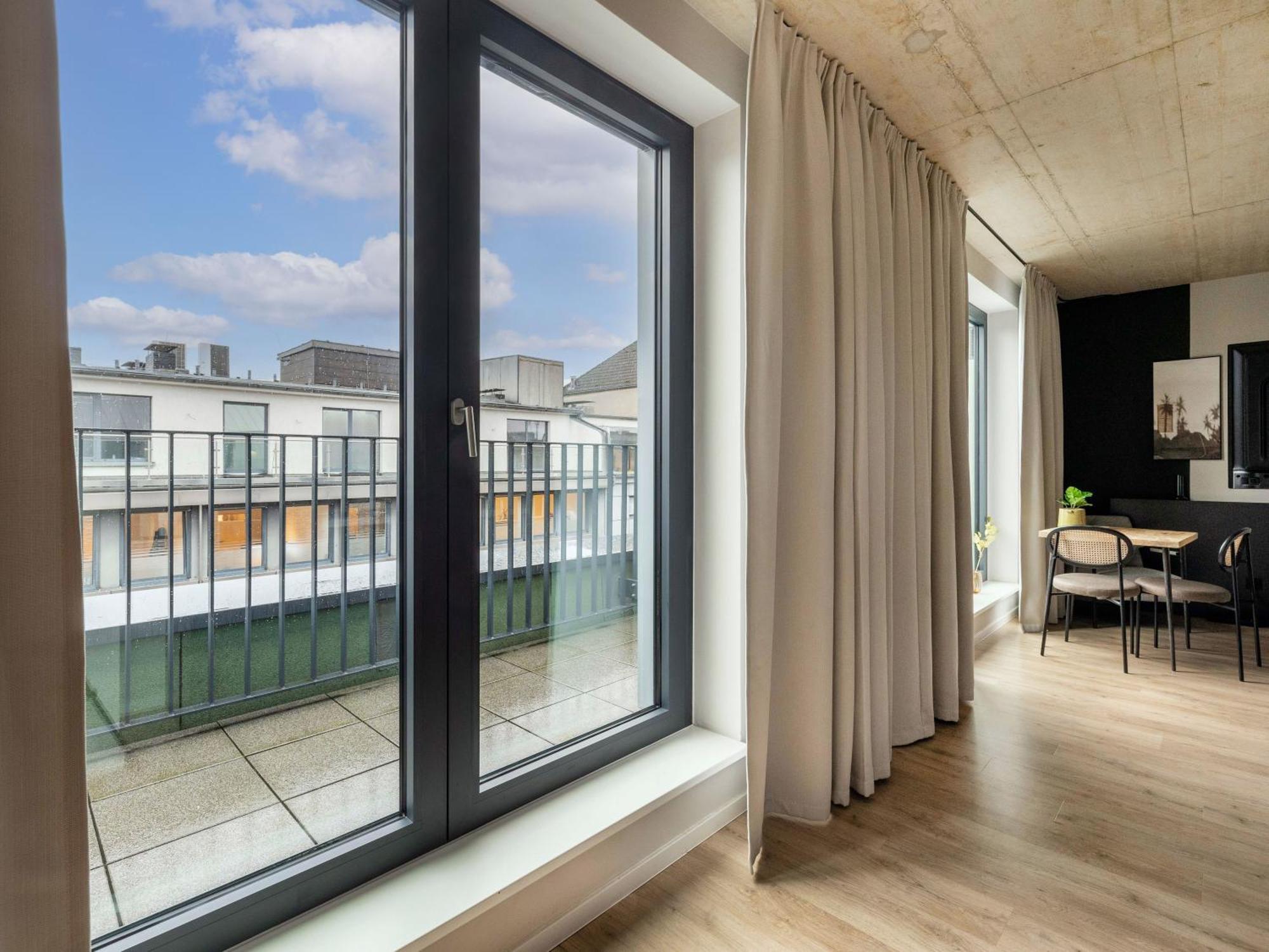 Limehome Duesseldorf Stresemannstrasse - Digital Access Номер фото