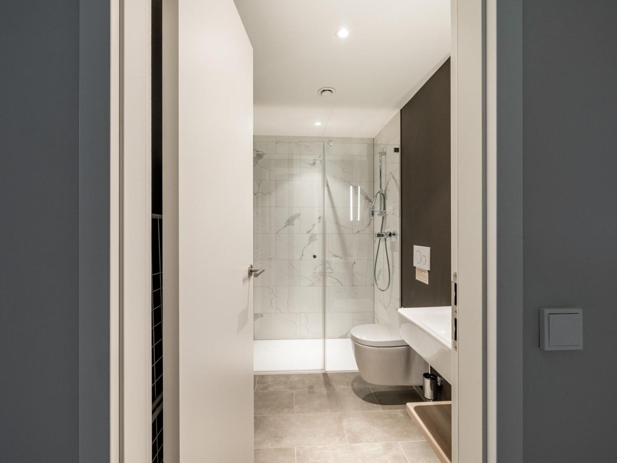 Limehome Duesseldorf Stresemannstrasse - Digital Access Номер фото