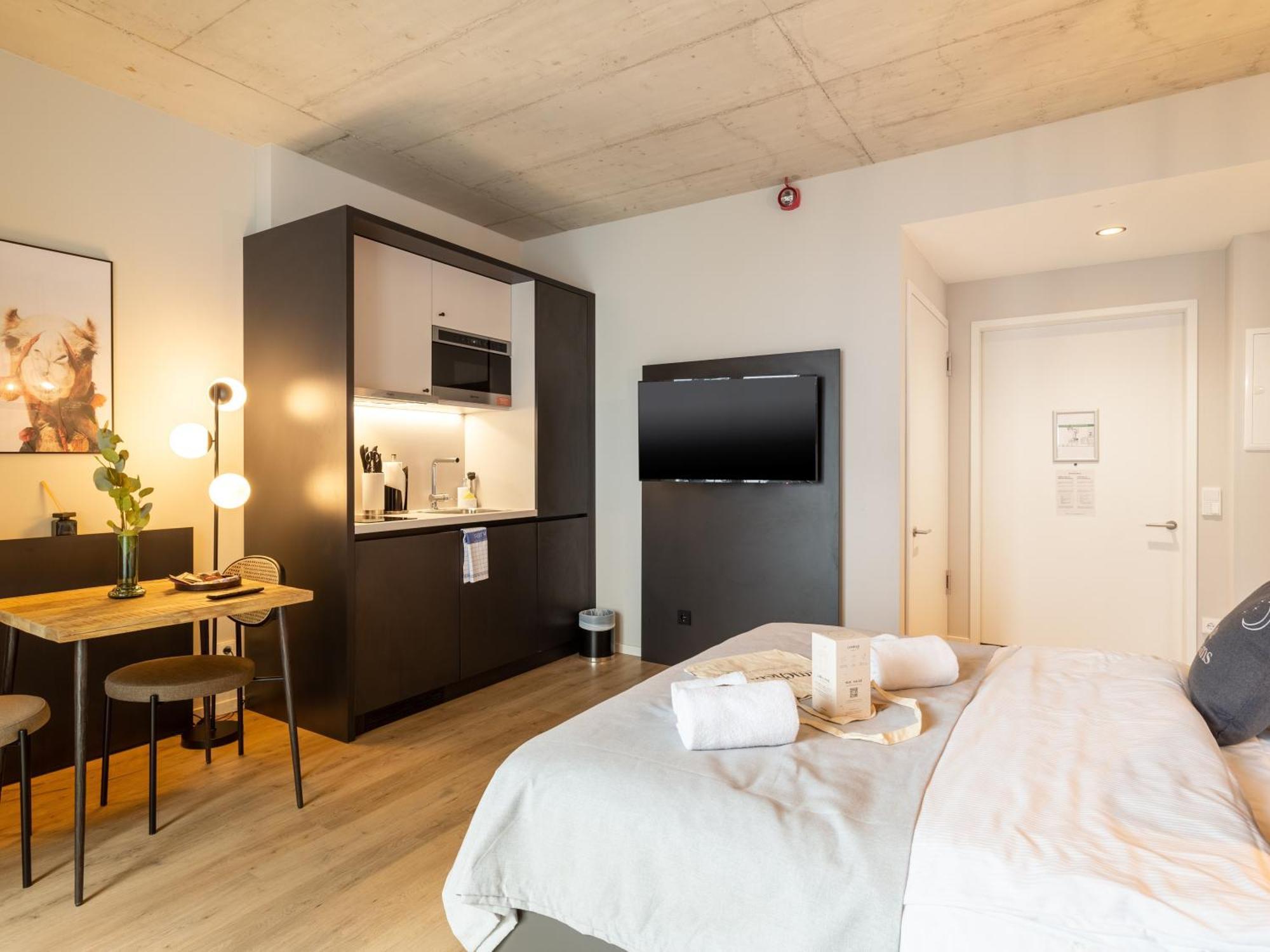 Limehome Duesseldorf Stresemannstrasse - Digital Access Номер фото