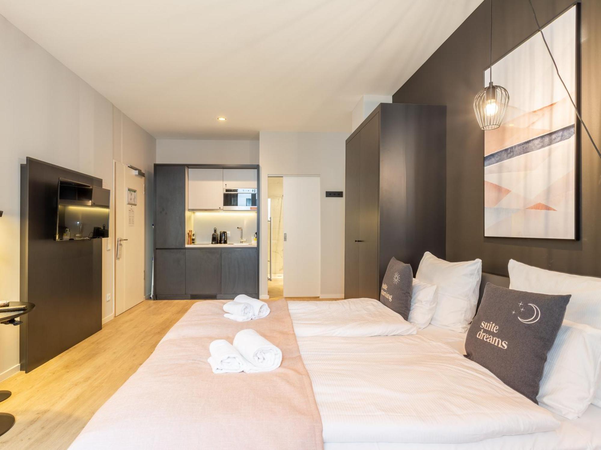Limehome Duesseldorf Stresemannstrasse - Digital Access Номер фото