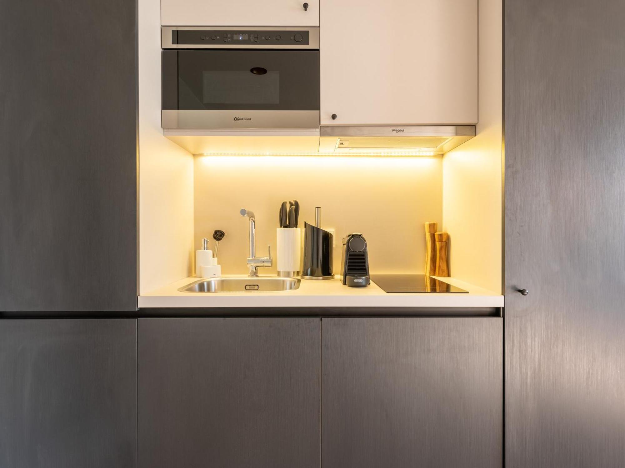 Limehome Duesseldorf Stresemannstrasse - Digital Access Номер фото