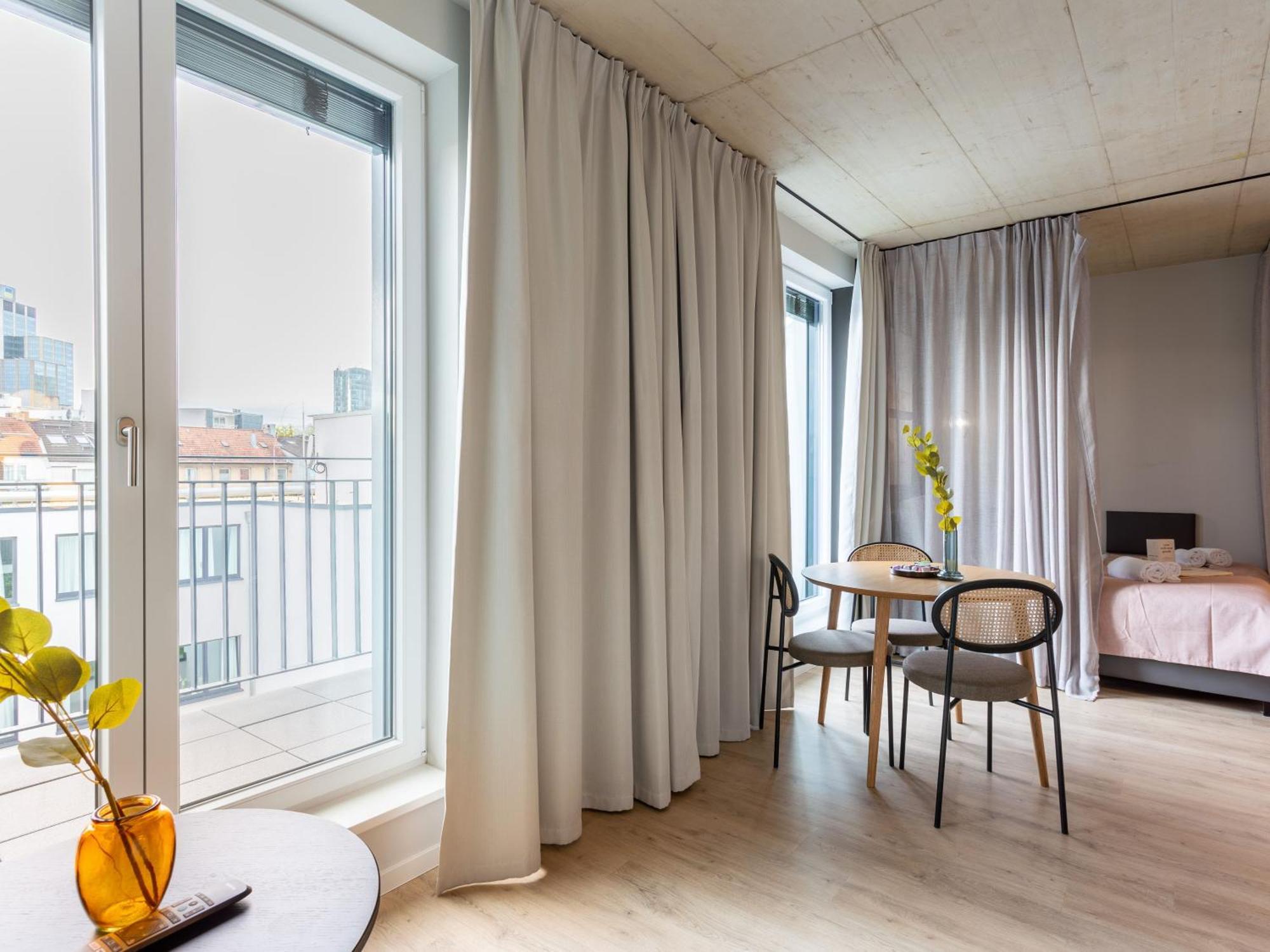 Limehome Duesseldorf Stresemannstrasse - Digital Access Номер фото