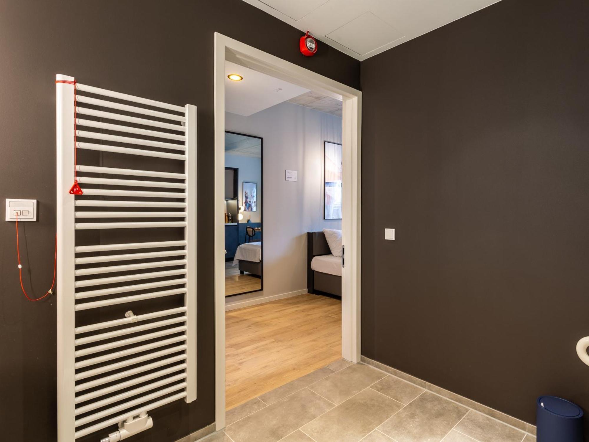 Limehome Duesseldorf Stresemannstrasse - Digital Access Номер фото