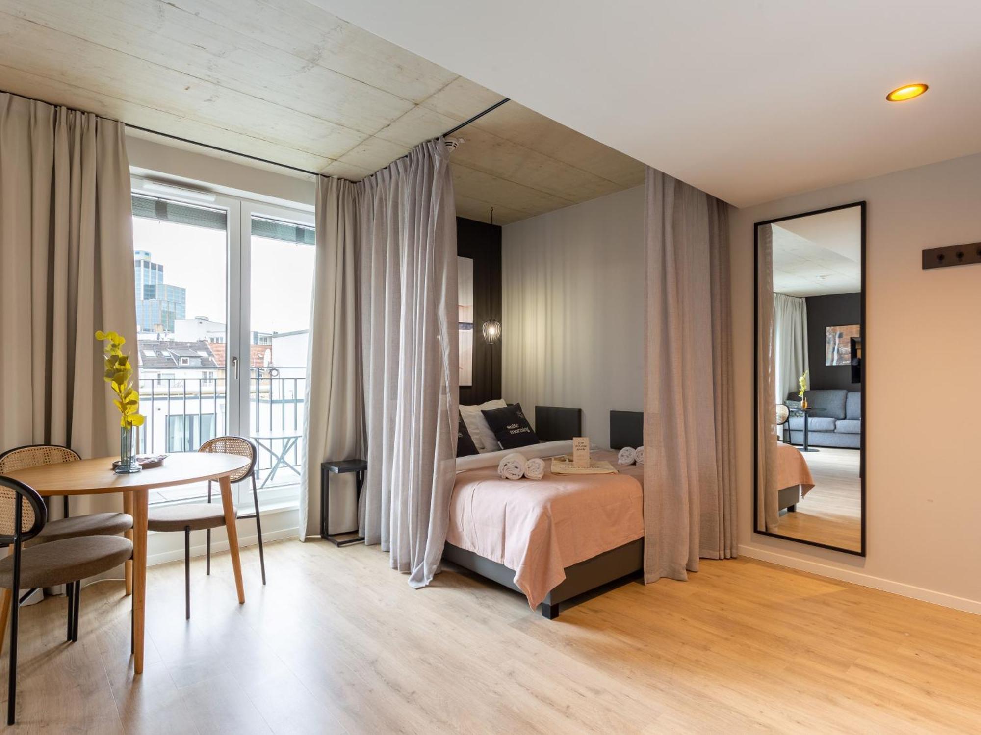 Limehome Duesseldorf Stresemannstrasse - Digital Access Номер фото