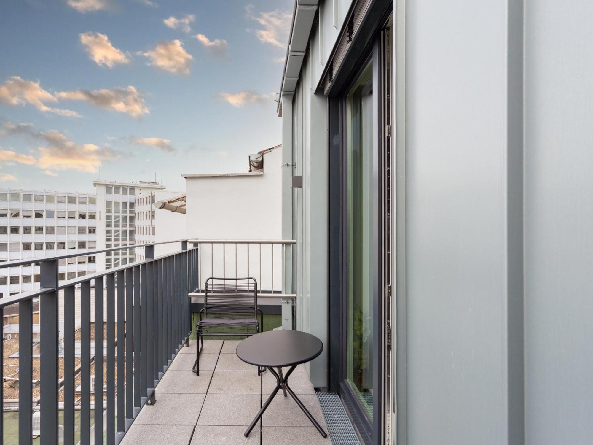 Limehome Duesseldorf Stresemannstrasse - Digital Access Номер фото