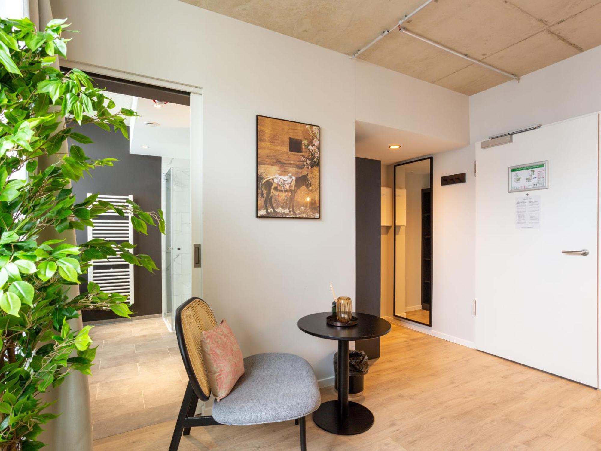 Limehome Duesseldorf Stresemannstrasse - Digital Access Номер фото
