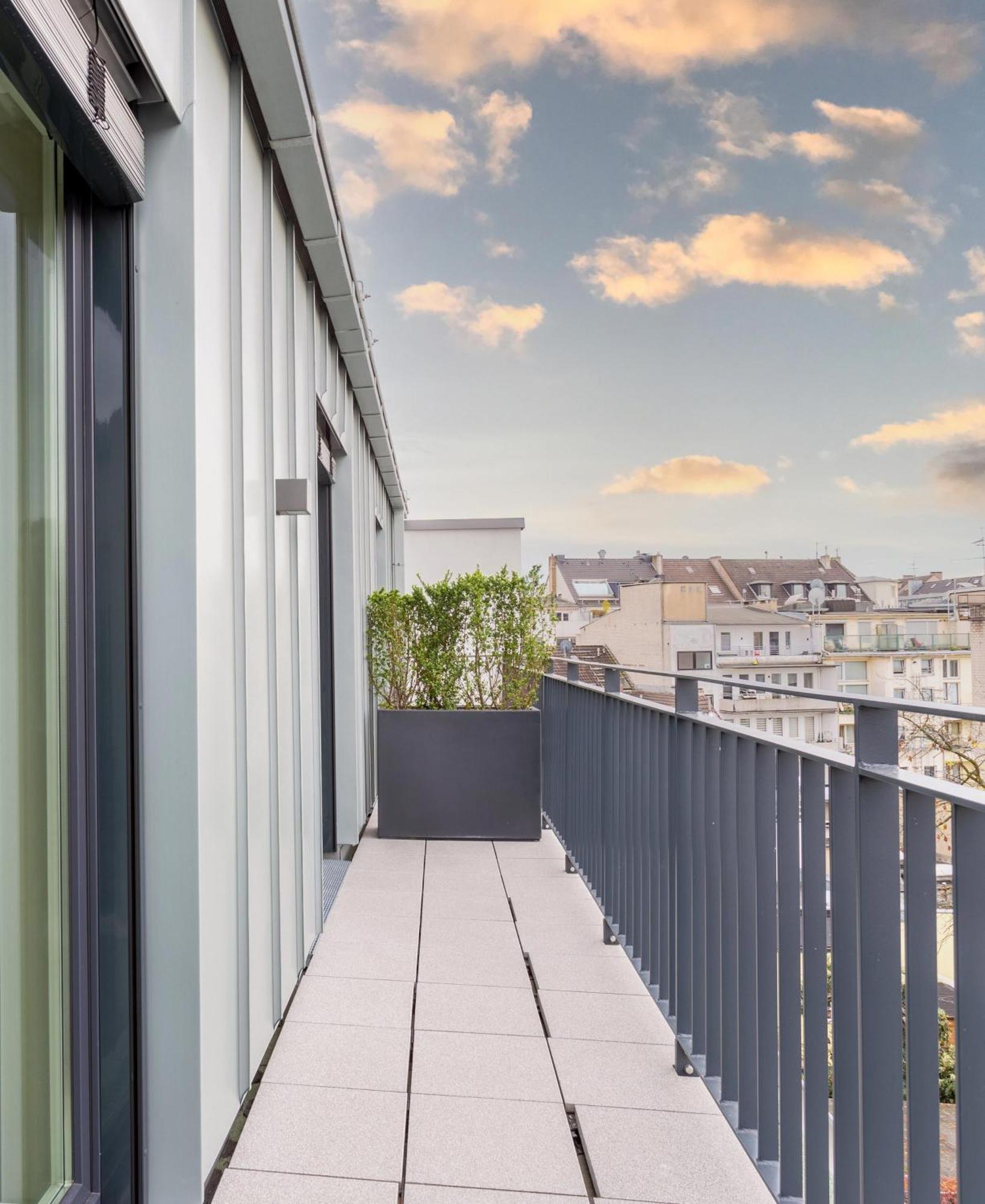 Limehome Duesseldorf Stresemannstrasse - Digital Access Номер фото
